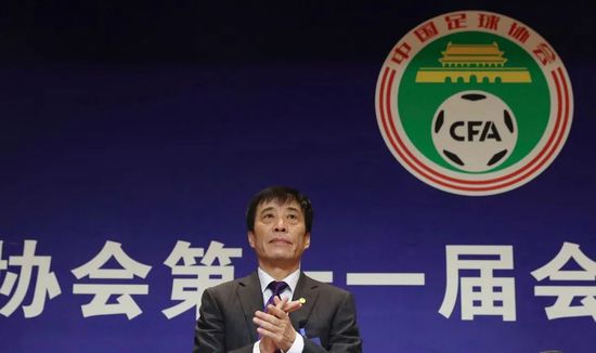 意大利天空体育预测米兰欧冠首发4231：迈尼昂；卡拉布里亚、托莫里、特奥、弗洛伦齐；穆萨、赖因德斯；普利西奇、奇克、莱奥；吉鲁
